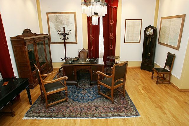 640px-Lambros Koromilas Office