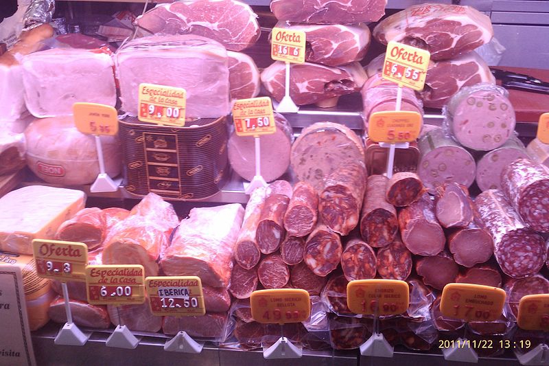 800px-Sausage vendor in Madrid, Spain