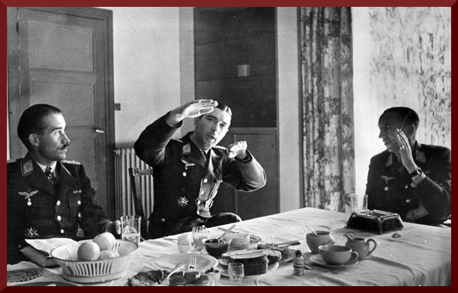 Werner Mölders mit Adolf Galland zum Geburtstag Theo Osterkamp