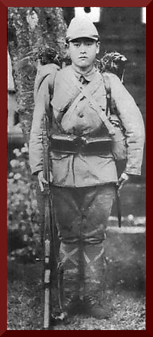 Japan Soldat mit Arisaka Gewehr