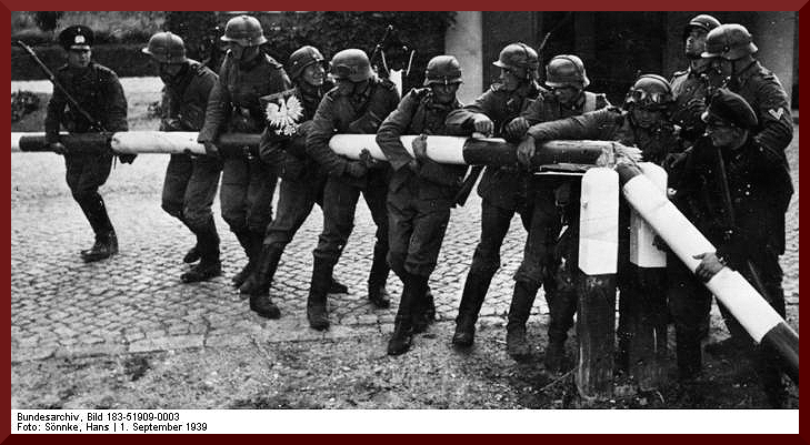 BibBundesarchiv Bild 183-51909-0003%2C Polen%2C Schlagbaum%2C deutsche Soldaten