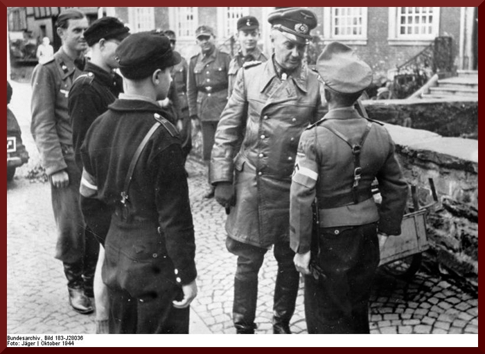 Bundesarchiv Bild 183-J28036, Deutschland, Model bei Hitlerjugend