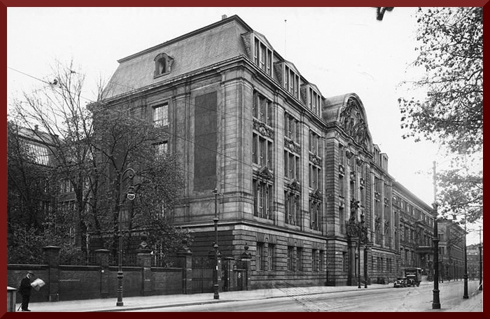 Bundesarchiv_Bild_183-R97512,_Berlin,_Geheimes_Staatspolizeihauptamt