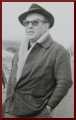 Oskar Schindler mit Sonnenbrille