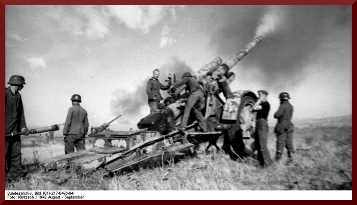 Bundesarchiv Bild 101I-217-0496-04, Russland-Süd, schweres Geschütz, feuernd