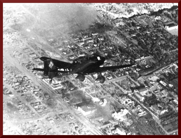 Bundesarchiv Bild 183-J20510, Russland, Kampf um Stalingrad, Luftangriff crop