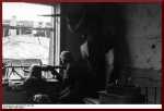 Bundesarchiv Bild 101I-617-2571-04, Stalingrad, Soldaten beim Häuserkampf