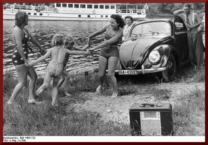 Bundesarchiv Bild 146II-732, Erholung am Flussufer