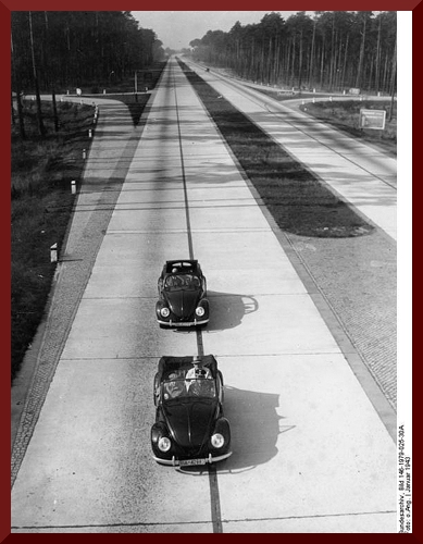 Bundesarchiv Bild 146-1979-025-30A, Reichsautobahn mit zwei KdF-Wagen