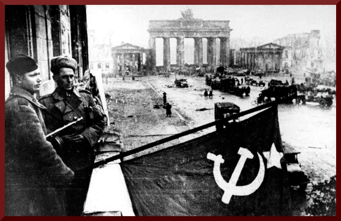 Bundesarchiv Bild 183-R77767, Berlin, Rotarmisten Unter den Linden