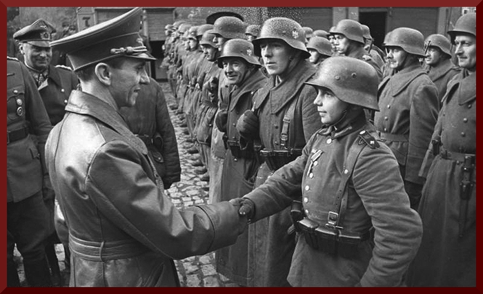 Bundesarchiv Bild 183-J31305, Auszeichnung des Hitlerjungen Willi Hübner