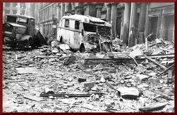 Bundesarchiv Bild 183-J31347, Berlin, Ruinen und zerstörte Autos