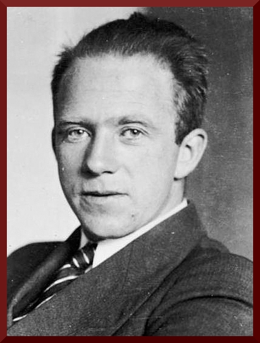 Bundesarchiv Bild183-R57262, Werner Heisenberg358x480