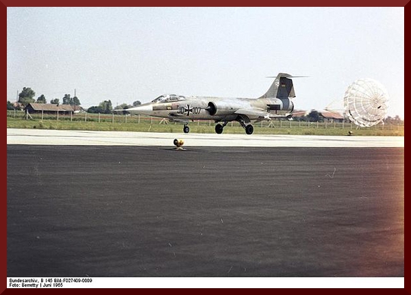 Bundesarchiv B 145 Bild-F027409-0009, Flugzeug F-104 Starfighter, JG 74