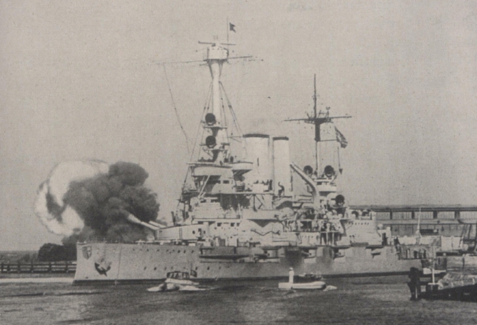 61 Schleswig Holstein feuert auf Westerplatte Forenbildarchiv