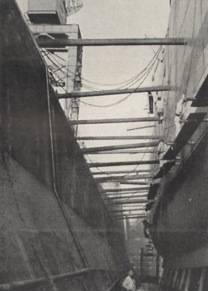 Kreuzer im Dock Blick von unten Forenbildarchiv