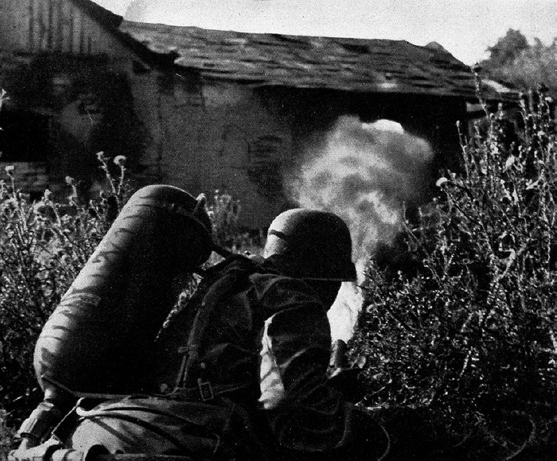 79b Kampf um die Bunkerlinie Flammenwerfer