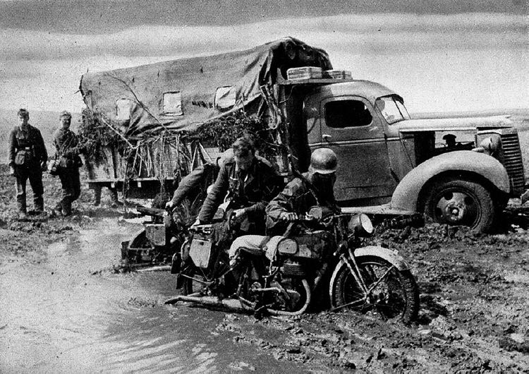97b Verschlammte Wege in der Ukraine