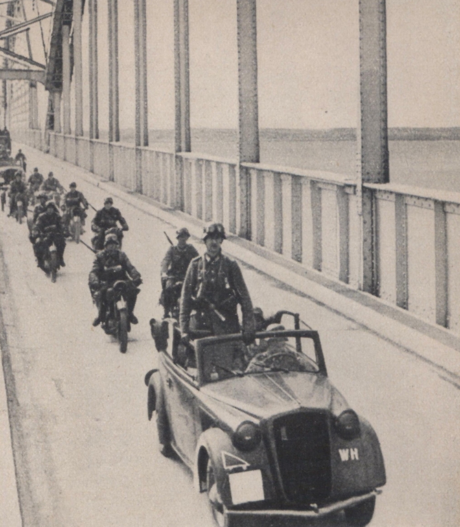2 Motorisierte Kollonen überqueren die Brücke nach Seelan am 9 April 1940 Forenbildarchiv