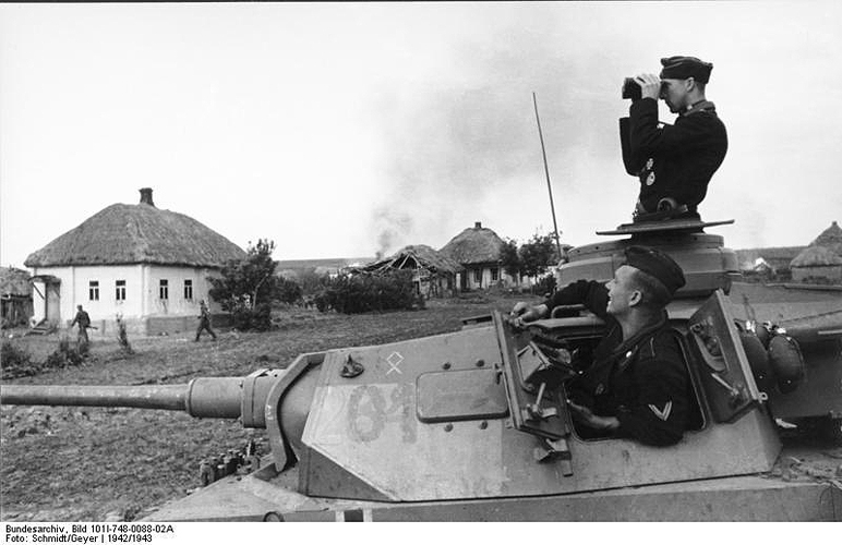 Bundesarchiv Bild 101I-748-0088-02A%2C Russland%2C Panzer III und Besatzung