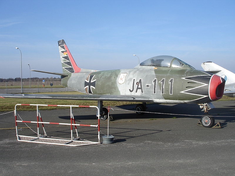 800px-Canadair Sabre Berlin Luftwaffen Museum[1]