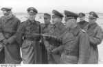 Bundesarchiv Bild 101I-298-1758-13, Frankreich, Rommel und Offiziere an Somme-Mündung[1]