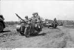 Bundesarchiv Bild 101I-078-3076-16A, Russland, Kolonne von Motorrad-Gespannen[1]