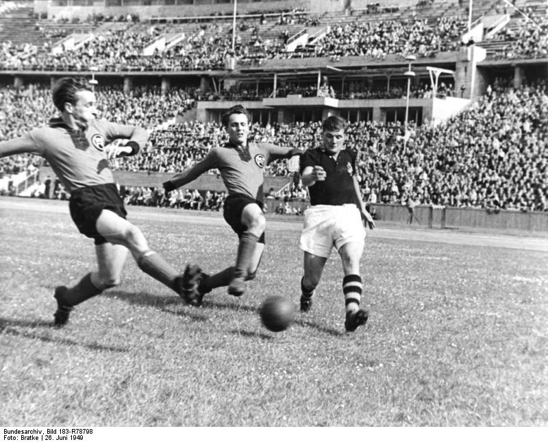 Bundesarchiv Bild 183-R78798, Berlin, Fußballspiel AIK Stockholm gegen BSV 92[1]