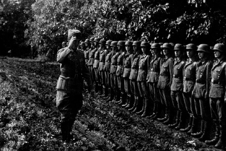 86a General Kortzfleisch verleiht EK