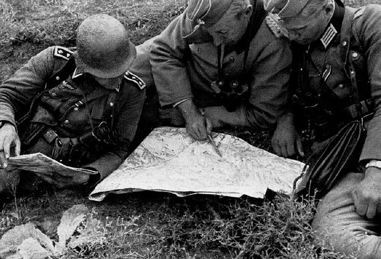 89a Oberstleutnant von Boddien Lagebesprechung