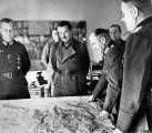 153 Generalfeldmarschall v Brauchitsch und Generaloberst von Schobert bei einer Generalstabs Besprechung September 1941