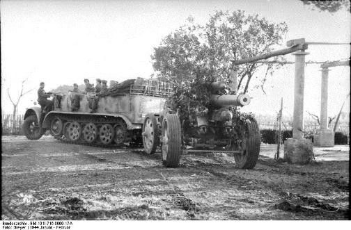 15cm sFH 18 mit Zugkraftwagen