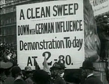 220px-Demonstration gegen deutsche Engländer WKI
