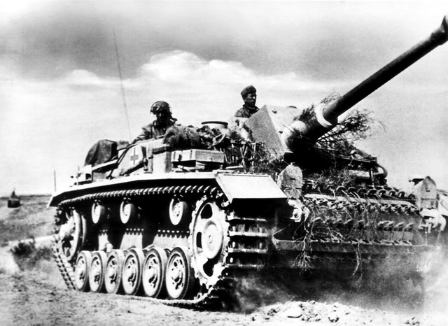 34 Archiv History Facts