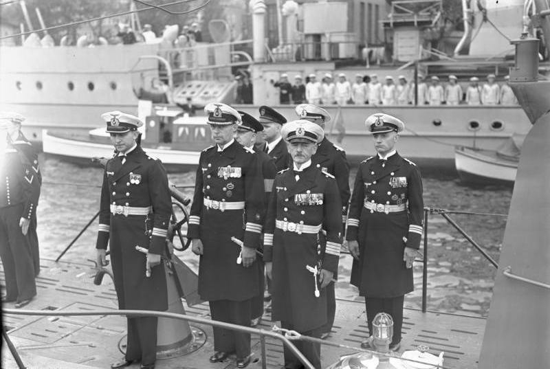 Bundesarchiv Bild 200-Ub0114, Kiel, Indienststellung U-45