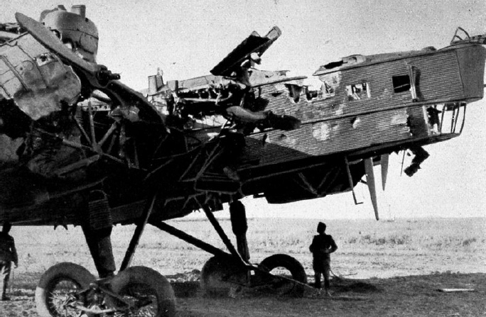 51b zerstörter viermotoriger Bomber