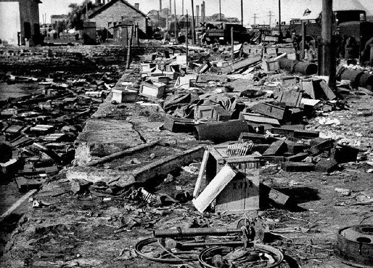 114a-zerstörte sowjetische Ausrüstung