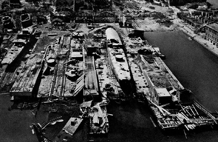 219a Marinewerft Sewastopol nach Bombenangriff