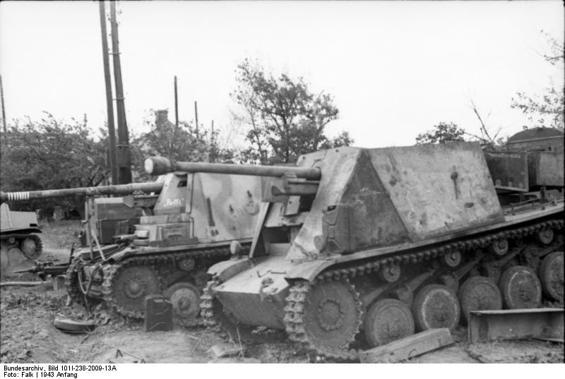 Bundesarchiv Bild 101I-238-2009-13A, Russland, Umbau eines Panzer II
