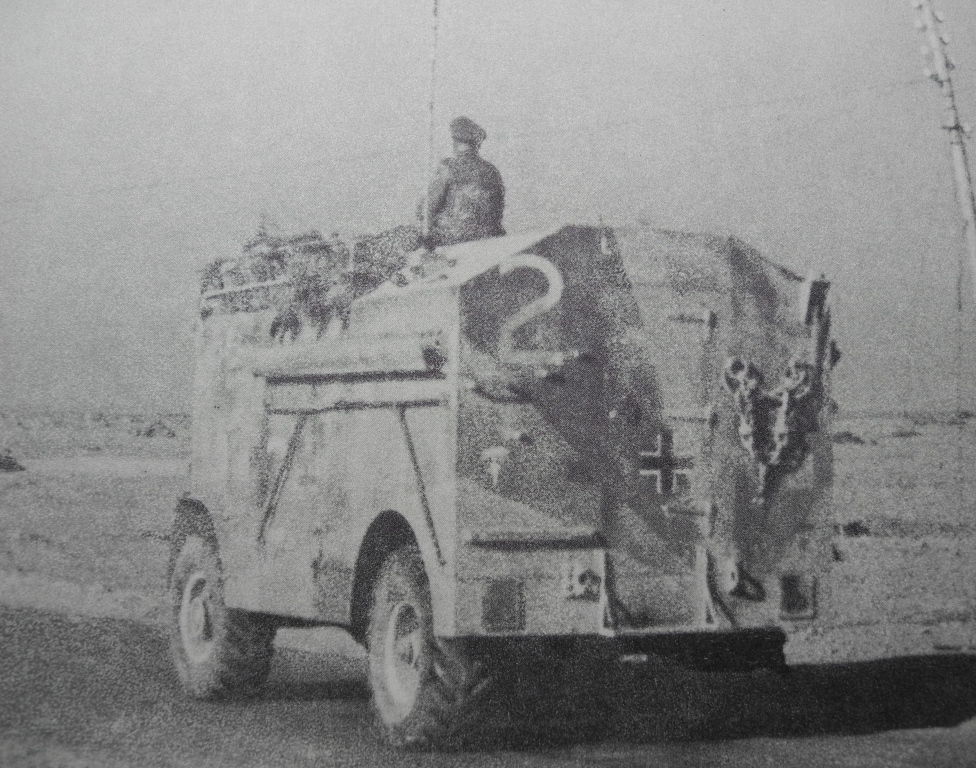 11. Erbeuteter englischer Befehlspanzer Mammut mit dem Generalfeldmarschall