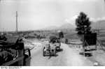 Bundesarchiv Bild 101I-049-1605-16A, Jugoslawien, Raupenschlepper Ost mit Geschütz