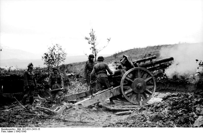 Bundesarchiv Bild 101I-031-2415-15, Russland, Soldaten an leichter Haubitze